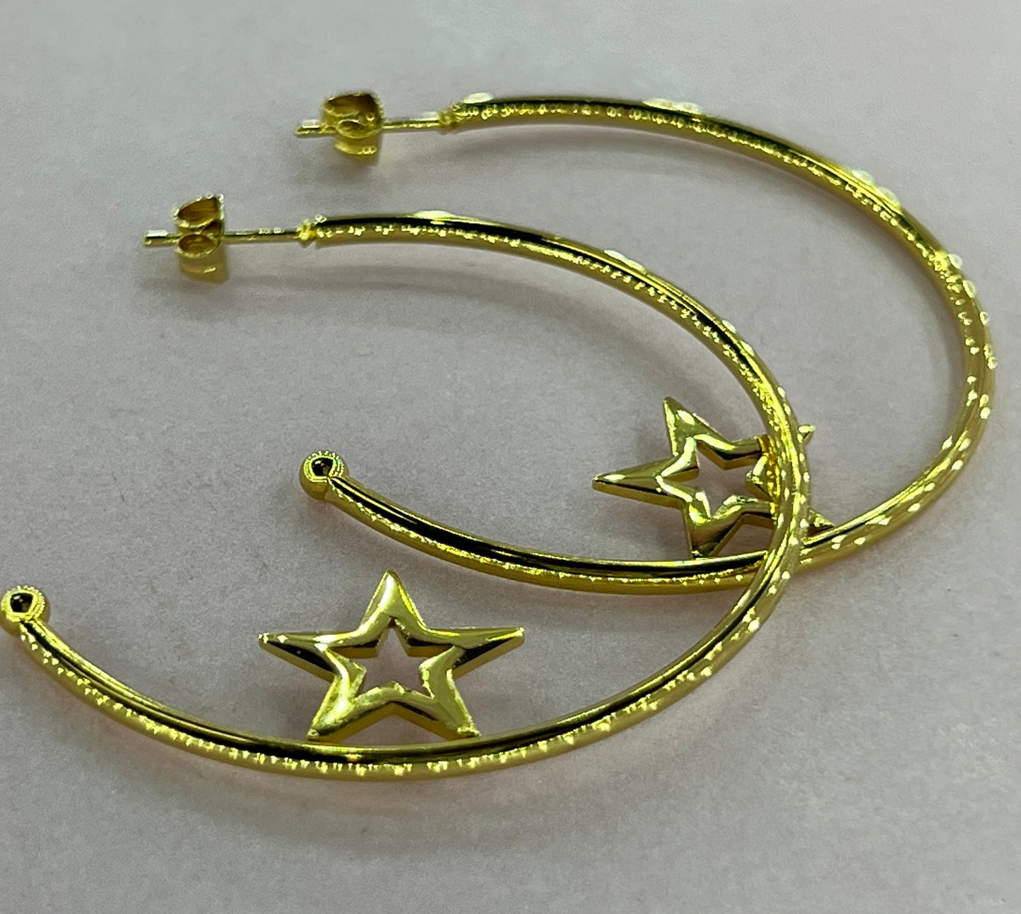 Aretes tipo Aro con estrellas